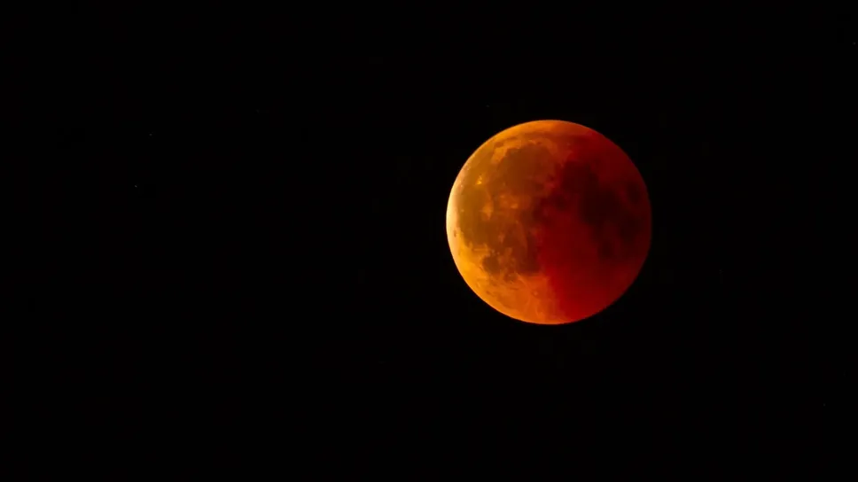 La Luna di sangue sarà visibile domenica 7 settembre intorno alle 20 in Italia La Luna di sangue sarà visibile domenica 7 settembre intorno alle 20 in Italia