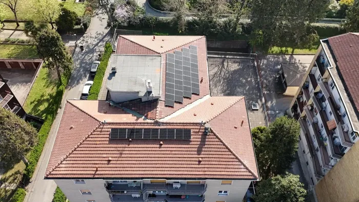 https://storage.ecodibergamo.it/media/photologue/2025/9/2/photos/cache/gli-studenti-seguono-la-nascita-di-una-cer_8f942968-8721-11f0-bb73-e14b66d64ae4_1920_1080_v3_large_16_9.webp