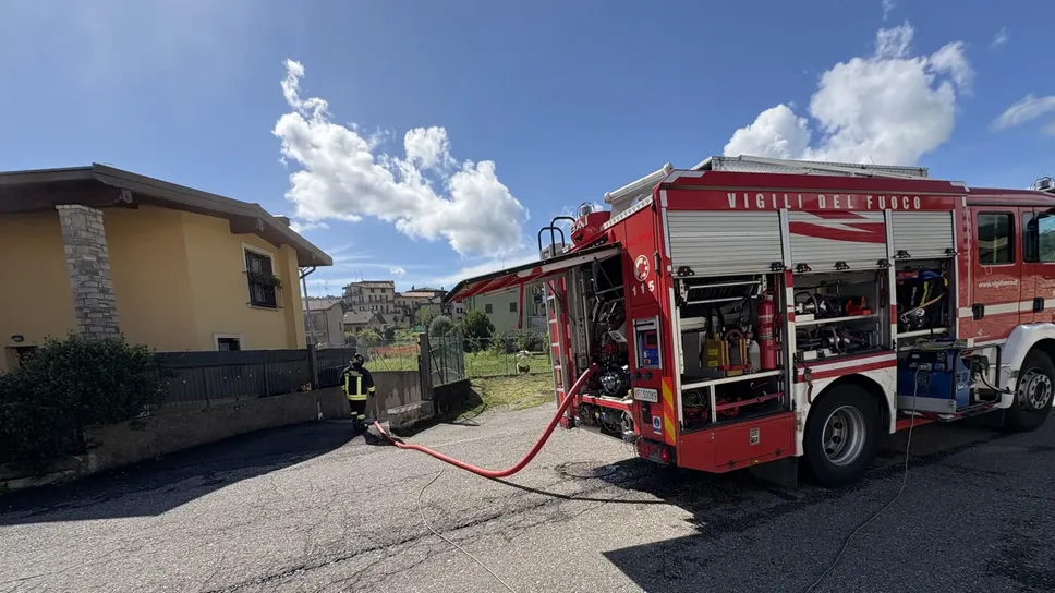 L’intervento dei vigili del fuoco a Gromlongo di Palazzago L’intervento dei vigili del fuoco a Gromlongo di Palazzago