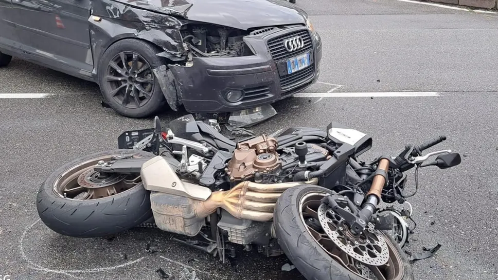 Incidente a Treviglio, in via XX Settembre: ferito un motociclista di 45 anni Incidente a Treviglio, in via XX Settembre: ferito un motociclista di 45 anni