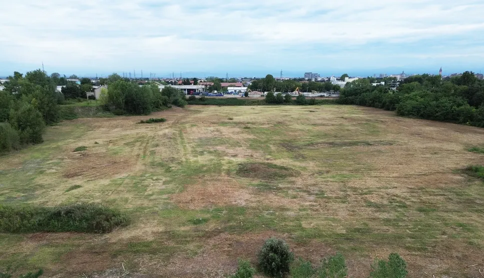 La ex Cava Vailata occupa un’area di 80mila metri quadrati tra Treviglio e i tracciati della Tav e della Brebemi La ex Cava Vailata occupa un’area di 80mila metri quadrati tra Treviglio e i tracciati della Tav e della Brebemi