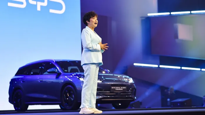 https://storage.ecodibergamo.it/media/photologue/2025/9/20/photos/cache/auto-la-cina-corre-veloce-una-sveglia-per-leuropa_8dede20a-960f-11f0-be4a-52bc0314f690_1920_1080_v3_large_16_9.webp
