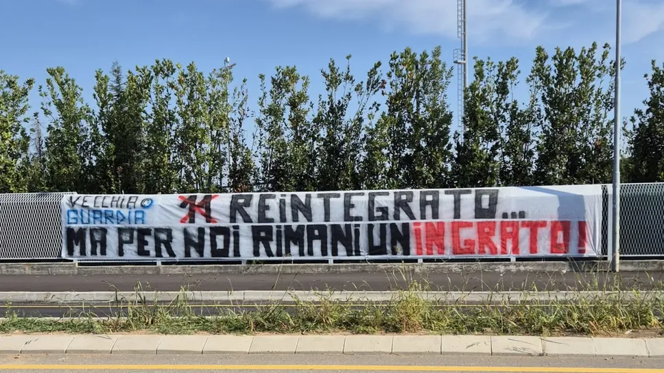 Lo striscione a Zingonia Lo striscione a Zingonia