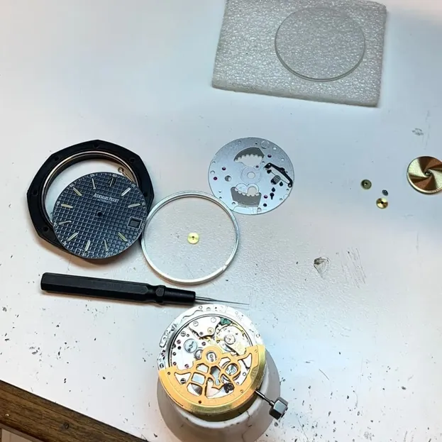 Gli ingranaggi di un orologio