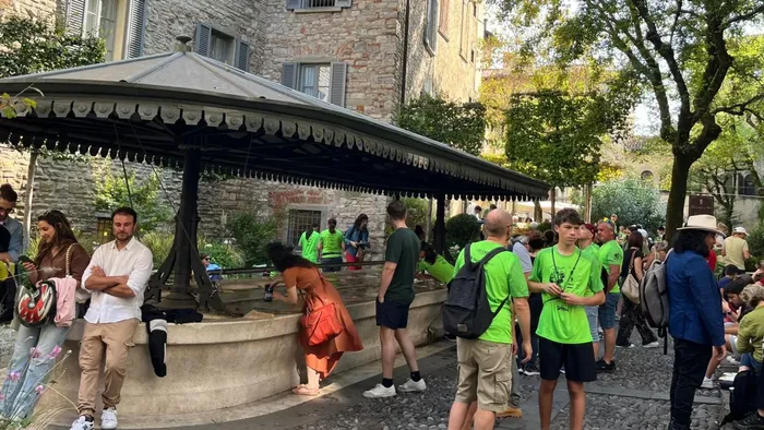 La Millegradini fa il pienone, Bergamo si colora di verde fluo Foto e video La Millegradini fa il pienone, Bergamo si colora di verde fluo Foto e video