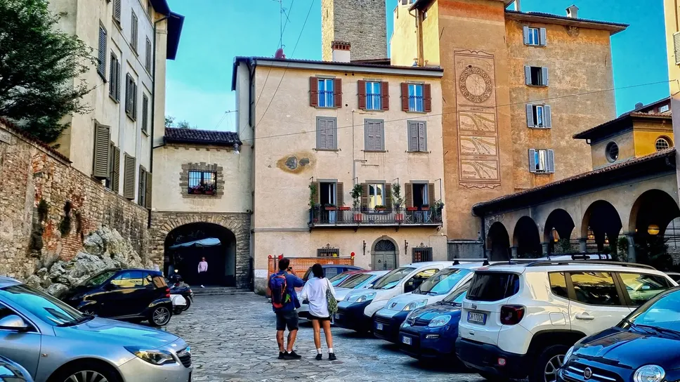 Piazza Angelini sarà riqualificata e i posti auto verranno soppressi Piazza Angelini sarà riqualificata e i posti auto verranno soppressi