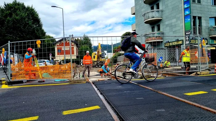 linea t2 bergamo villa d8217alm232 completato il 57 dei lavori parte la posa dei binari il video