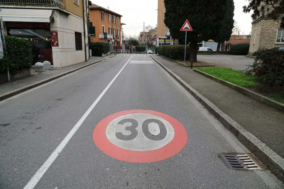 ZONA 30 in via San Tommaso de Calvi