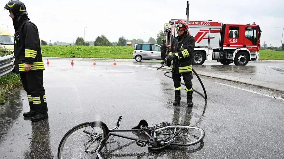 La bicicletta su cui viaggiava il 62enne rimasto ferito a Isso