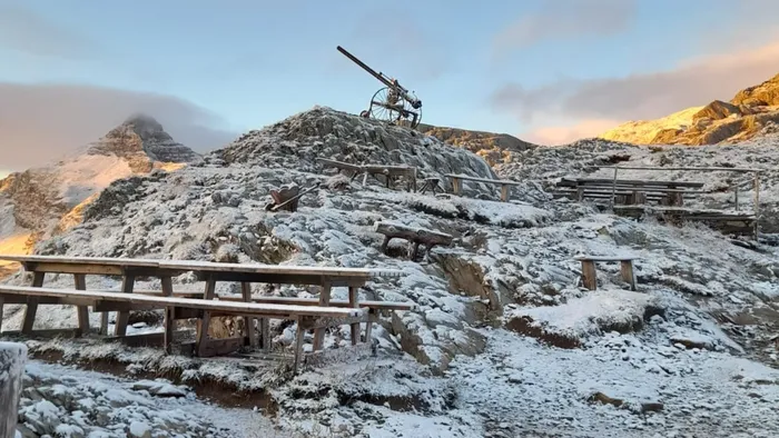https://storage.ecodibergamo.it/media/photologue/2025/9/25/photos/cache/le-temperature-scendono-torna-la-neve-in-montagna-foto_39f69730-9a0d-11f0-8d68-503fff778d91_1920_1080_v3_large_16_9.webp