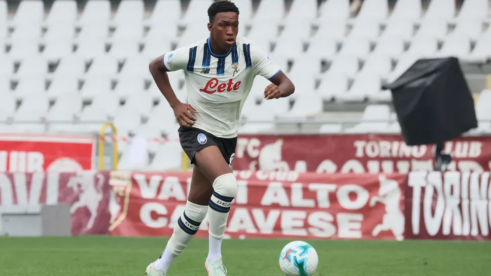 Honest Ahanor in azione contro il Torino. Il baby difensore nerazzurro, 17 anni, sarà in campo dal 1’ sabato 27 all’Allianz Stadium nel match contro la Juventus