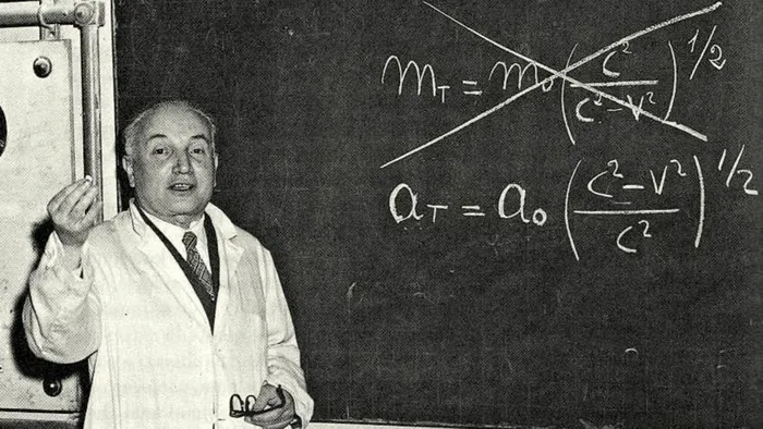 https://storage.ecodibergamo.it/media/photologue/2025/9/26/photos/cache/lo-scienziato-poeta-a-santomobono-visite-e-incontri-sullanti-einstein_39e6bb6c-9a44-11f0-8d68-503fff778d91_1920_1080_v3_large_16_9.webp