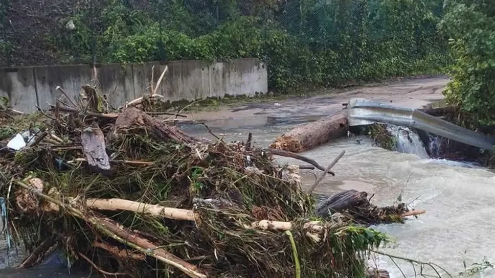 Il rio Mincio tra i detriti