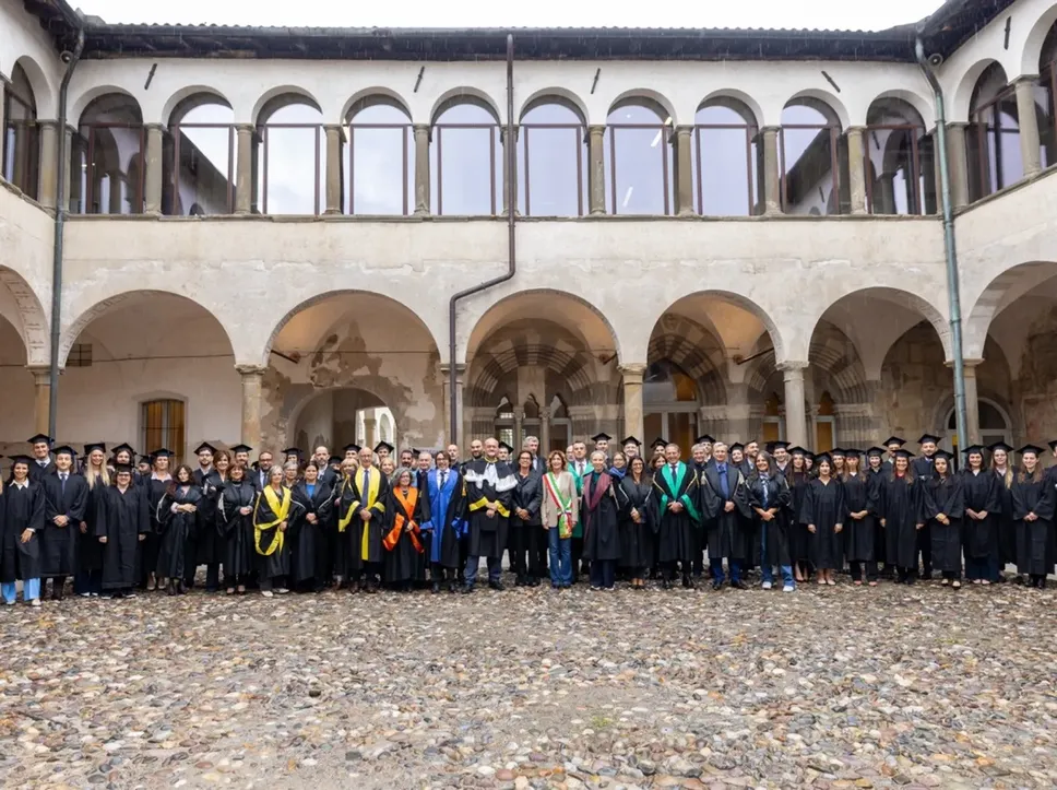 Togati e dottori nel chiostro di Sant’Agostino Togati e dottori nel chiostro di Sant’Agostino