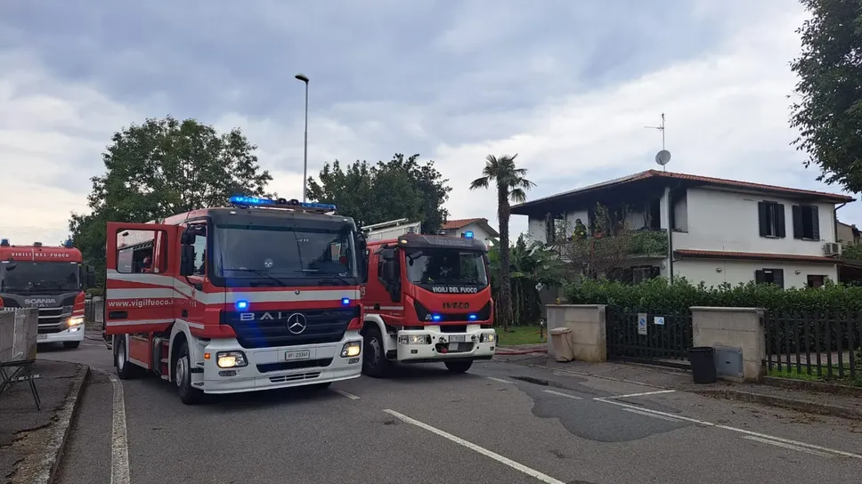 I Vigili del fuoco a Fara Gera d’Adda per l’incendio in una villetta in via Aldo Moro