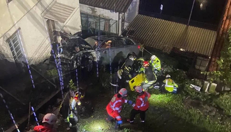 Finisce fuori strada a Gorno: ferito un 41enne Finisce fuori strada a Gorno: ferito un 41enne