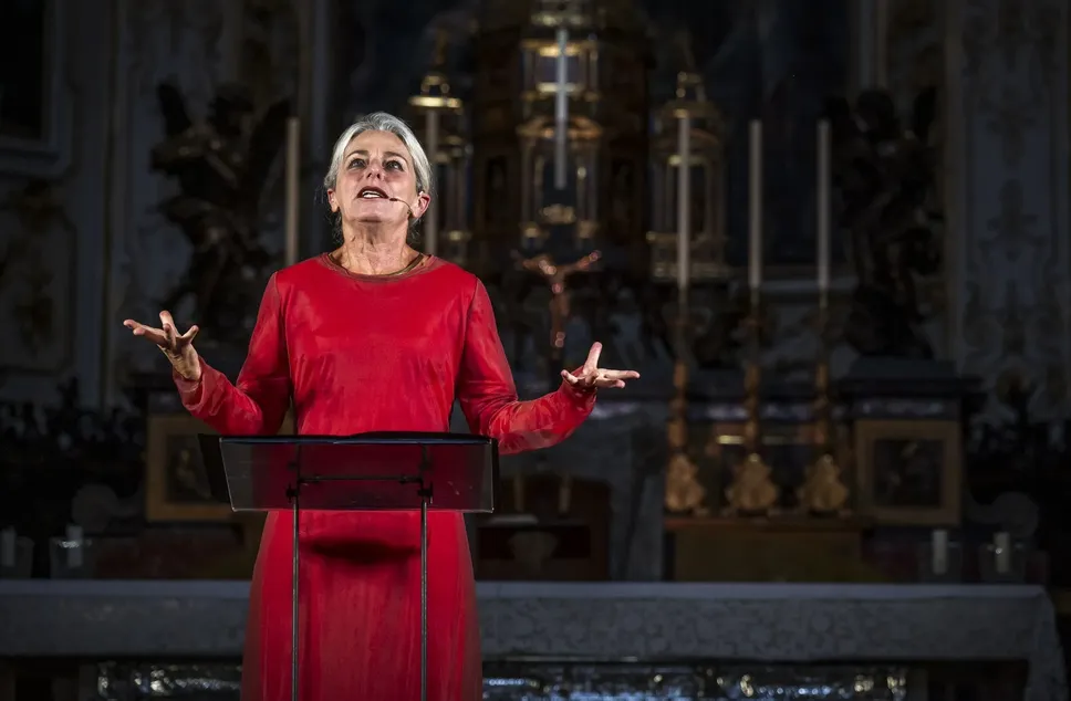 Museo Diocesano Bernareggi , La festa d’inaugurazione: la meditazione teatrale di Lucilla Giagnoni