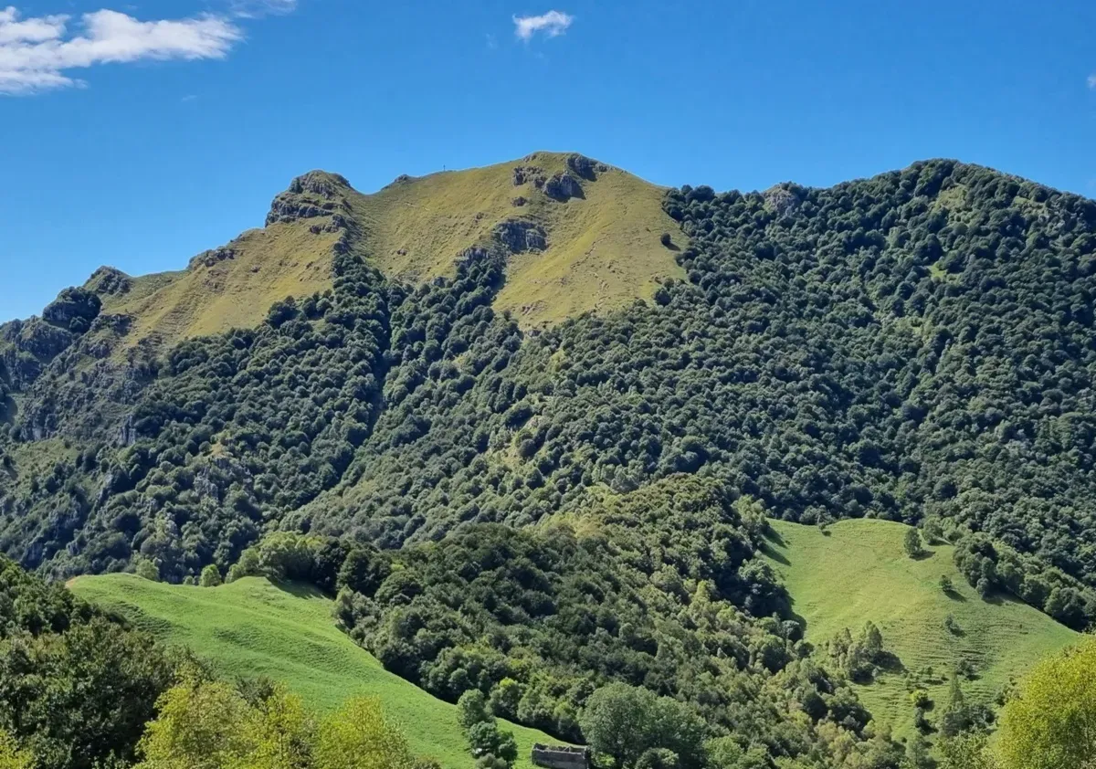 Il Monte Due Mani dalla bocchetta di Redondello