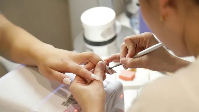 Smalti semipermanenti, attenzione alle sostanze dannose