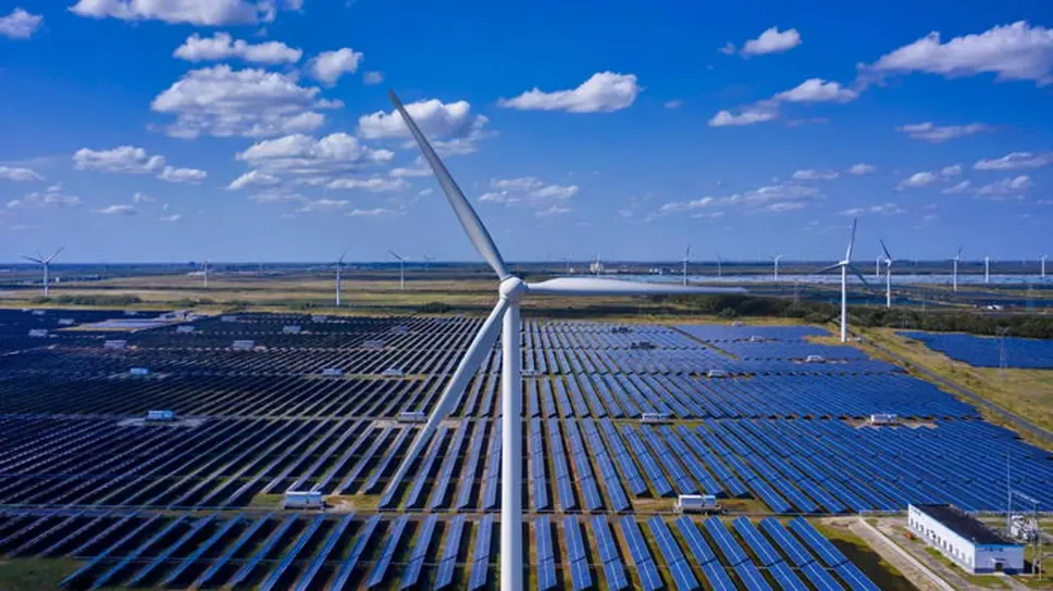 Il 74% dei nuovi progetti eolici e solari realizzati nel mondo è stato costruito dalla Cina