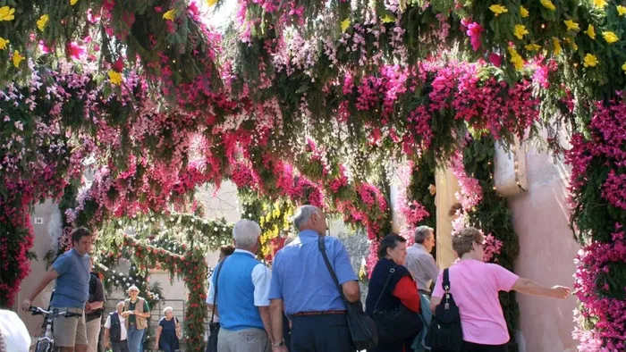 https://storage.ecodibergamo.it/media/photologue/2025/9/3/photos/cache/dopo-dieci-anni-torna-la-festa-di-fiori-a-monte-isola_ee959642-88e6-11f0-bb73-e14b66d64ae4_1920_1080_v3_large_16_9.webp