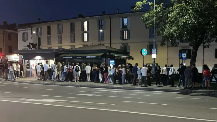 Mini burger e solidarietà: in tantissimi al FudBox dopo la chiusura del dehor - Foto e video