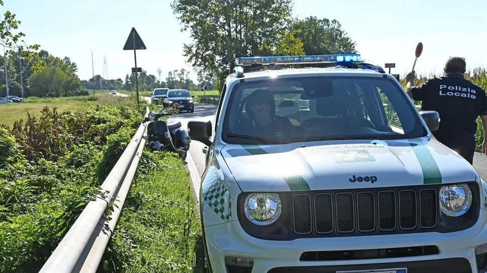 Un motociclista di 56 anni è stato travolto in scooter sulla provinciale 129 tra Vidalengo e Pagazzano: caccia all’auto coinvolta nell’incidente Un motociclista di 56 anni è stato travolto in scooter sulla provinciale 129 tra Vidalengo e Pagazzano: caccia all’auto coinvolta nell’incidente