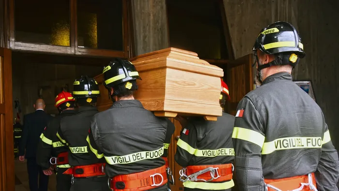 A Monterosso una folla per l’ultimo abbraccio a Livio   Foto