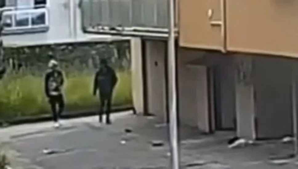 Il box della banda, ad Albino, in un frame del video diffuso dai militari