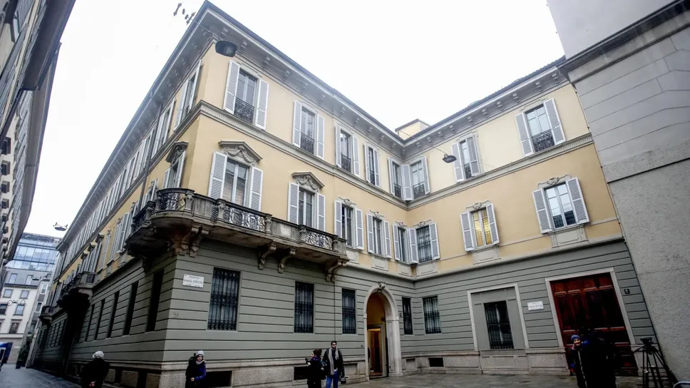 La sede di Mediobanca in piazzetta Cuccia a Milano: il futuro è in mano all’Ops di Montepaschi La sede di Mediobanca in piazzetta Cuccia a Milano: il futuro è in mano all’Ops di Montepaschi