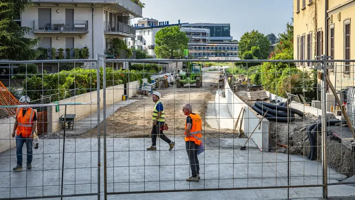 Linea T2, si chiude la posa dei binari in via Corridoni. In autunno il cantiere verso Pontesecco Linea T2, si chiude la posa dei binari in via Corridoni. In autunno il cantiere verso Pontesecco