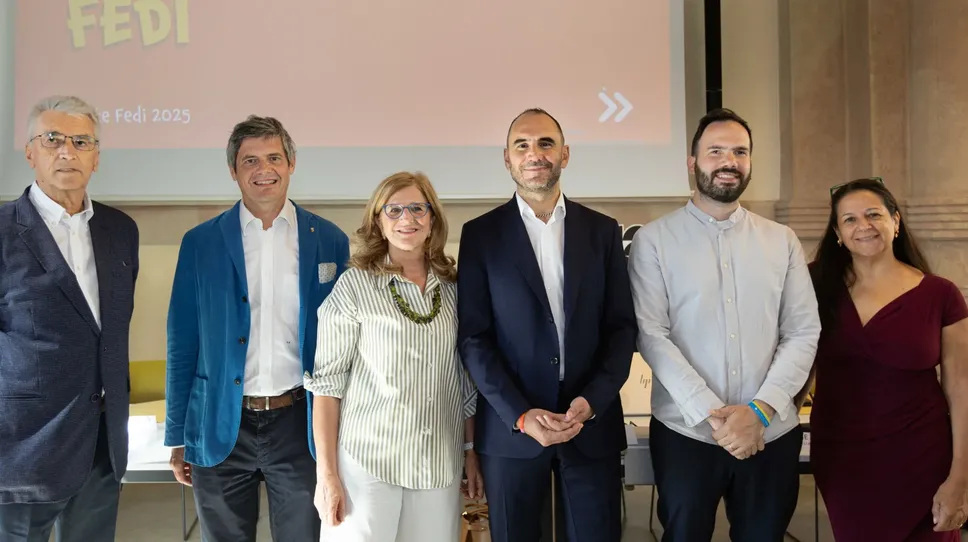 Da sinistra, Gianpietro Benigni, Massimiliano Serra, Elena Carnevali, Francesco Mazzucotelli, Simone Pezzotta ed Elisabetta Bani alla presentazione della rassegna «Molte fedi» Da sinistra, Gianpietro Benigni, Massimiliano Serra, Elena Carnevali, Francesco Mazzucotelli, Simone Pezzotta ed Elisabetta Bani alla presentazione della rassegna «Molte fedi»