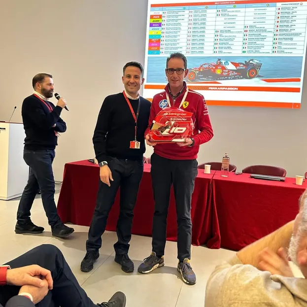 La premiazione a Maranello con il presidente Paolo Magni