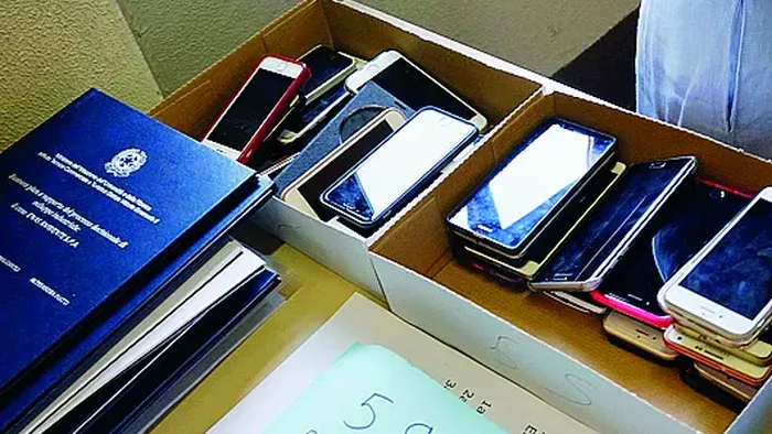 https://storage.ecodibergamo.it/media/photologue/2025/9/5/photos/cache/cellulari-vietati-in-classe-i-presidi-con-gli-studenti-un-patto-educativo_d27348e8-89a8-11f0-bb73-e14b66d64ae4_1920_1080_v3_large_16_9.webp