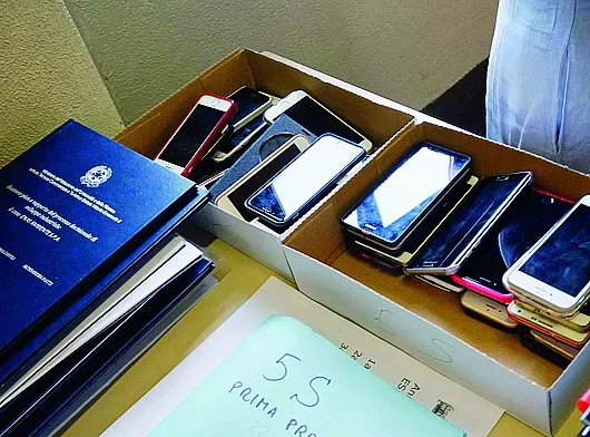 Le scuole si stanno organizzando per «gestire» il divieto dei cellulari Le scuole si stanno organizzando per «gestire» il divieto dei cellulari