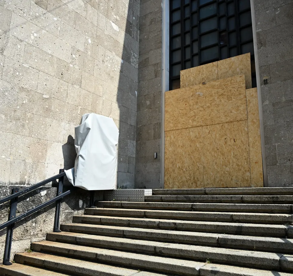 L’ingresso danneggiato