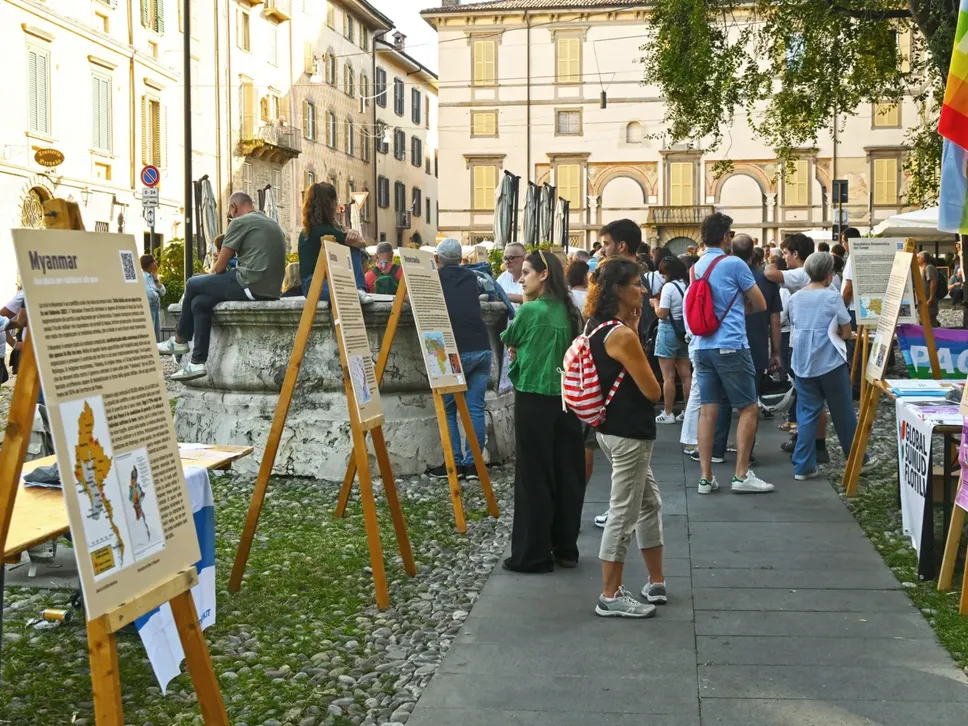 Pannelli informativi in piazza Mascheroni