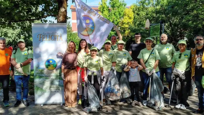Bergamo, eco passeggiata al parco di Campagnola: raccolti 25 chili di rifiuti Bergamo, eco passeggiata al parco di Campagnola: raccolti 25 chili di rifiuti