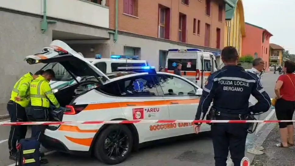 I soccorsi sul luogo dell’investimento mortale di una donna di 83 anni in via San Bernardino a Bergamo I soccorsi sul luogo dell’investimento mortale di una donna di 83 anni in via San Bernardino a Bergamo