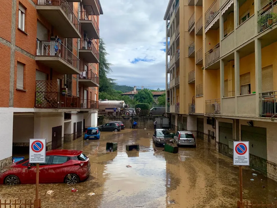 L’immagine di un condomionio allagato a Bergamo il 9 settembre 2024 a seguito dell’alluvione che ha colpito la città e che aveva fatto esondare il torrente Morla