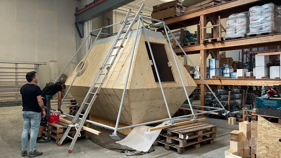 La preparazione del nuovo bivacco La preparazione del nuovo bivacco