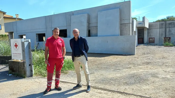 la croce rossa aiutateci a costruire la nuova casa per fare di pi249