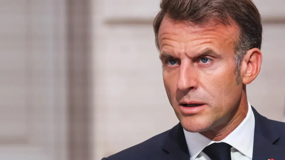 Il presidente Emmanuel Macron prenderà tempo per nominare un nuovo premier