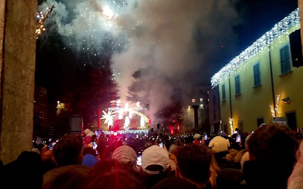 La festa in piazza a Ponte San Pietro