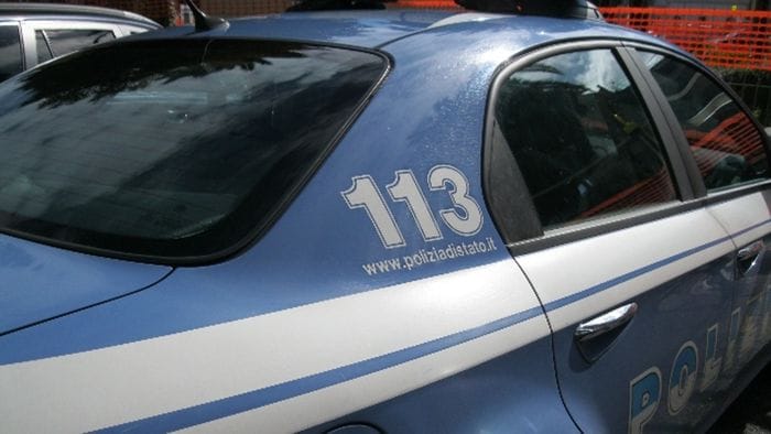 Minacce e calci per rubare airpods in via Gavazzeni: arrestati due minorenni, inseguimento fino al Morla Minacce e calci per rubare airpods in via Gavazzeni: arrestati due minorenni, inseguimento fino al Morla