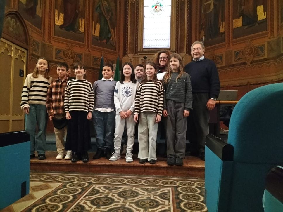 La premiazione della classe IV della scuola paritaria San Martino al concorso dei presepi a Treviglio