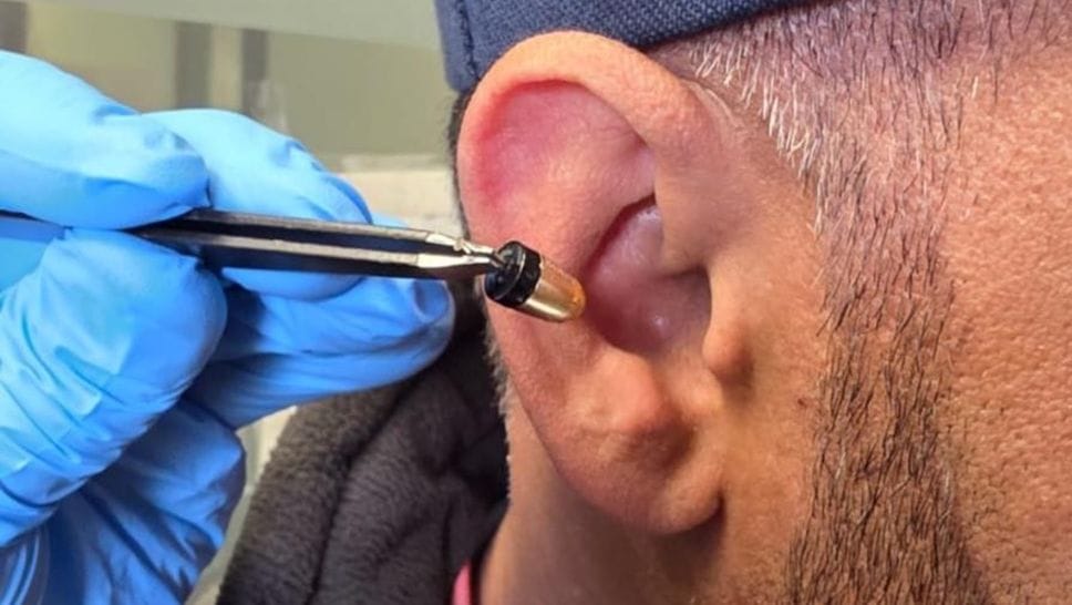 I dispositivi elettronici utilizzati per ricevere suggerimenti dall’esterno all’esame teorico di guida alla Motorizzazione civile di Bergamo