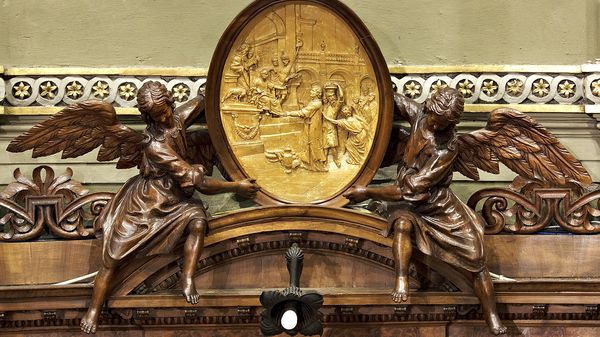 Un particolare del Coro della chiesa parrocchiale di Zogno, opera della bottega «Lazzaroni Marina»