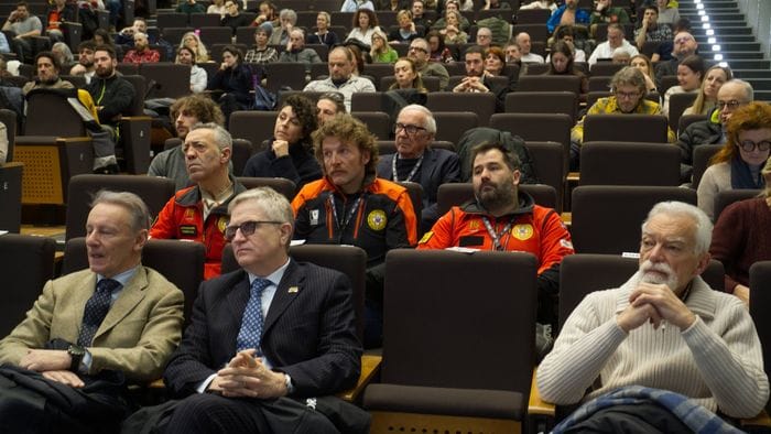 Il convegno a Bergamo: «Poca neve, ma il manto scarso è più instabile: già 8 morti sulle Alpi» Il convegno a Bergamo: «Poca neve, ma il manto scarso è più instabile: già 8 morti sulle Alpi»