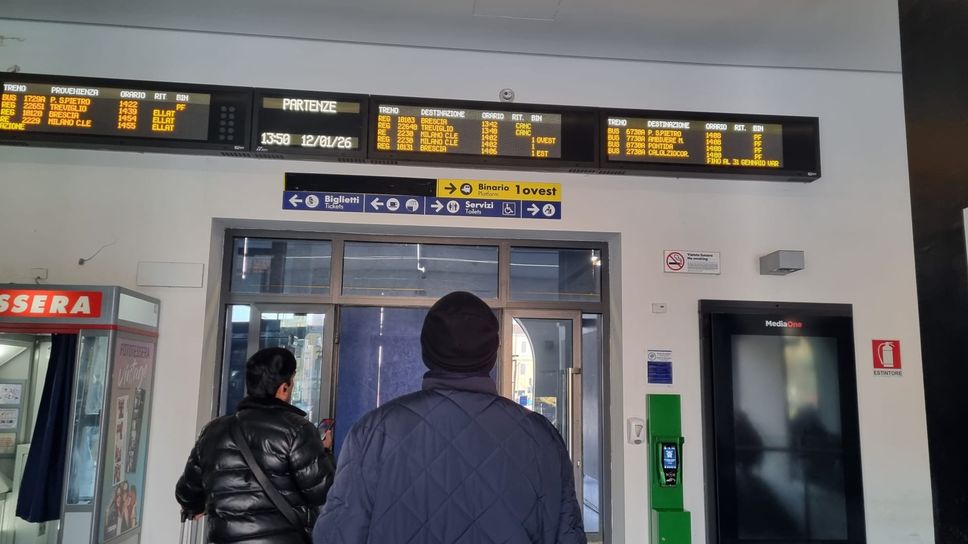 Lo sciopero dei treni: cancellazioni alla stazione di Bergamo